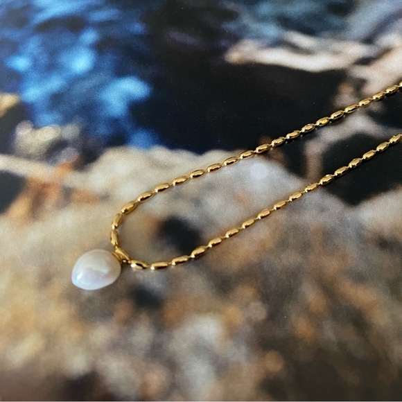 ✨18K Gold Plated Baroque Natural Pearl Necklace - Picture 3 of 5